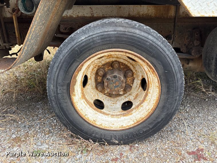 image for item EM6154 2000 Isuzu NQR vacuum truck