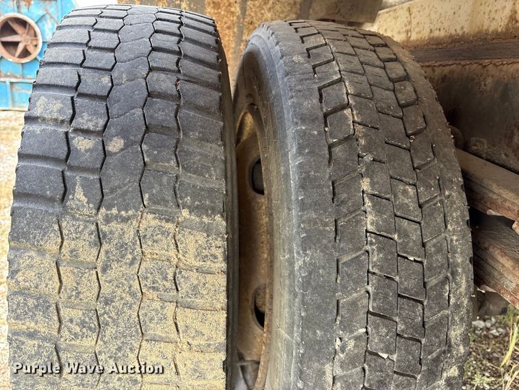 image for item EM6154 2000 Isuzu NQR vacuum truck