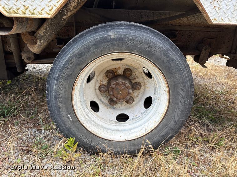 image for item EM6154 2000 Isuzu NQR vacuum truck