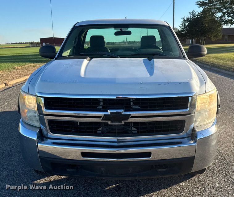 image for item EM8462 2007 Chevrolet Silverado 2500HD pickup truck