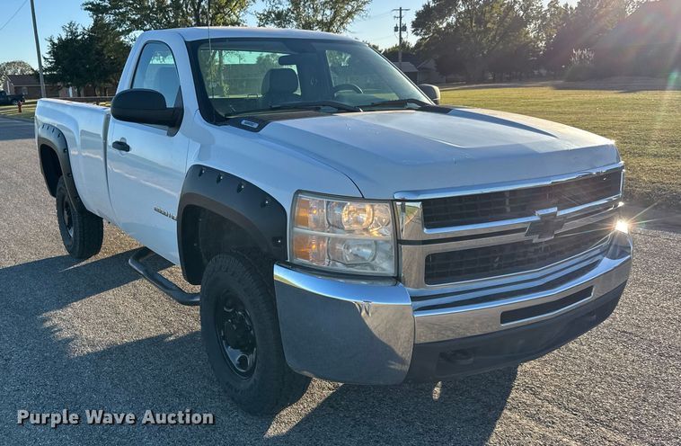 image for item EM8462 2007 Chevrolet Silverado 2500HD pickup truck