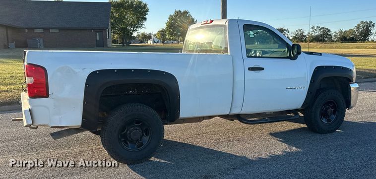 image for item EM8462 2007 Chevrolet Silverado 2500HD pickup truck