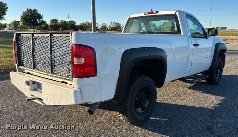 image for item EM8462 2007 Chevrolet Silverado 2500HD pickup truck