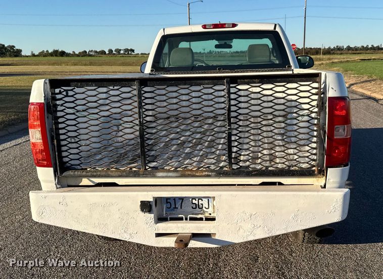 image for item EM8462 2007 Chevrolet Silverado 2500HD pickup truck