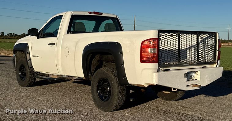 image for item EM8462 2007 Chevrolet Silverado 2500HD pickup truck