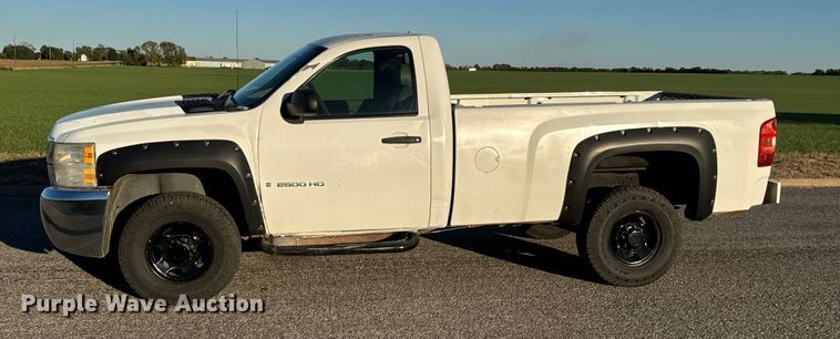 image for item EM8462 2007 Chevrolet Silverado 2500HD pickup truck
