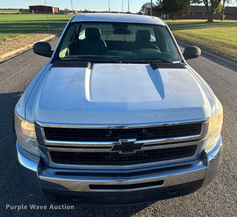 image for item EM8462 2007 Chevrolet Silverado 2500HD pickup truck