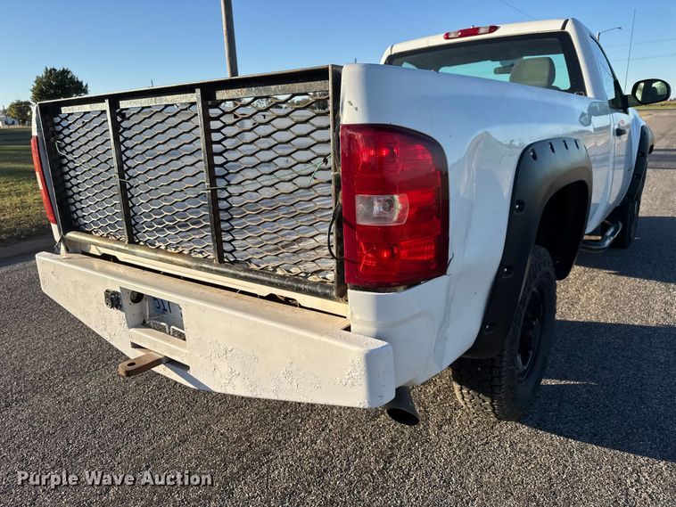 image for item EM8462 2007 Chevrolet Silverado 2500HD pickup truck