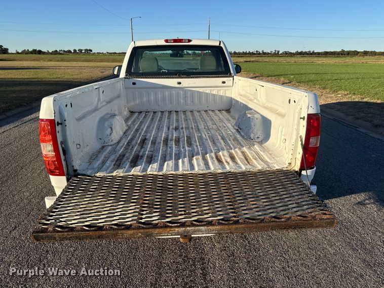 image for item EM8462 2007 Chevrolet Silverado 2500HD pickup truck