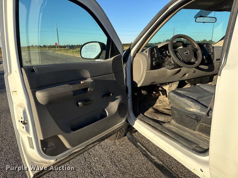 image for item EM8462 2007 Chevrolet Silverado 2500HD pickup truck