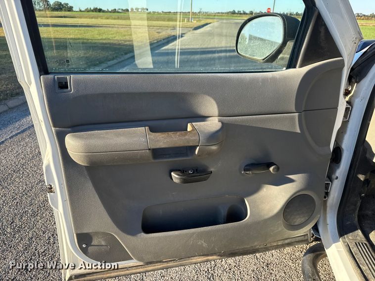 image for item EM8462 2007 Chevrolet Silverado 2500HD pickup truck