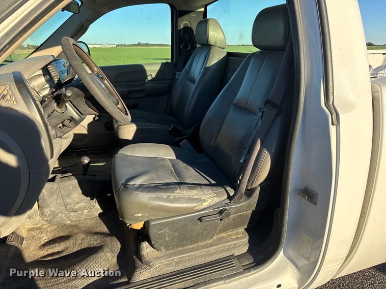 image for item EM8462 2007 Chevrolet Silverado 2500HD pickup truck