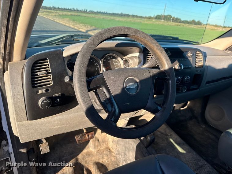 image for item EM8462 2007 Chevrolet Silverado 2500HD pickup truck