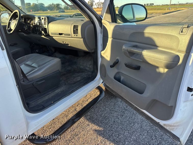 image for item EM8462 2007 Chevrolet Silverado 2500HD pickup truck