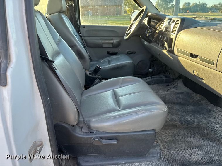 image for item EM8462 2007 Chevrolet Silverado 2500HD pickup truck