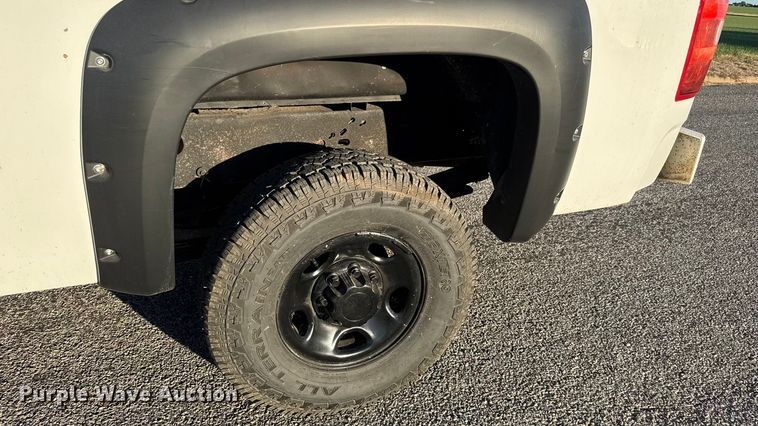 image for item EM8462 2007 Chevrolet Silverado 2500HD pickup truck