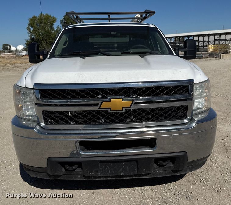 image for item EM8477 2014 Chevrolet Silverado 2500HD Crew Cab utility bed pickup truck