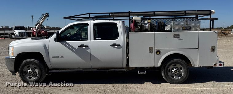 image for item EM8477 2014 Chevrolet Silverado 2500HD Crew Cab utility bed pickup truck