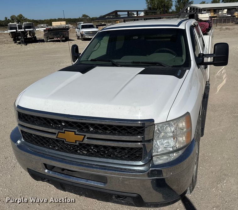 image for item EM8477 2014 Chevrolet Silverado 2500HD Crew Cab utility bed pickup truck