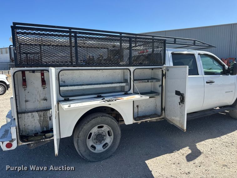 image for item EM8477 2014 Chevrolet Silverado 2500HD Crew Cab utility bed pickup truck