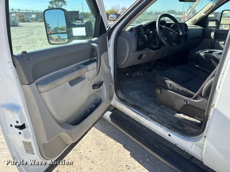 image for item EM8477 2014 Chevrolet Silverado 2500HD Crew Cab utility bed pickup truck