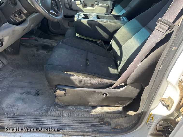 image for item EM8477 2014 Chevrolet Silverado 2500HD Crew Cab utility bed pickup truck