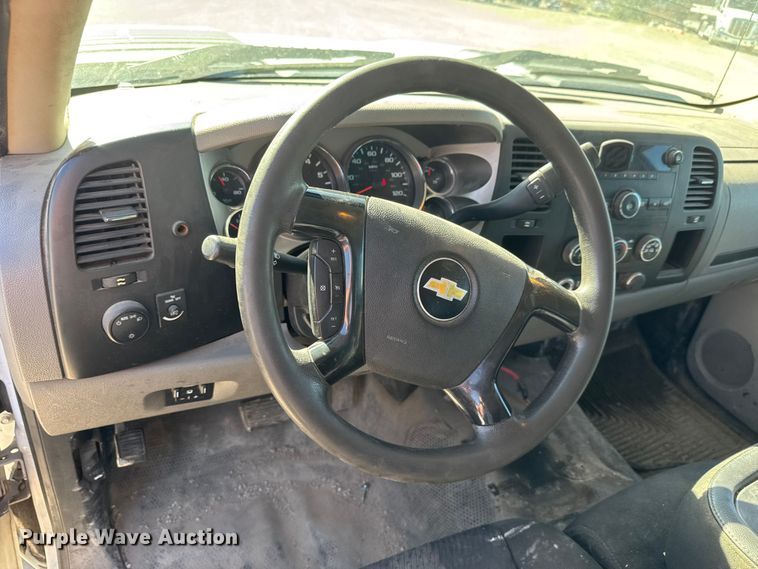 image for item EM8477 2014 Chevrolet Silverado 2500HD Crew Cab utility bed pickup truck