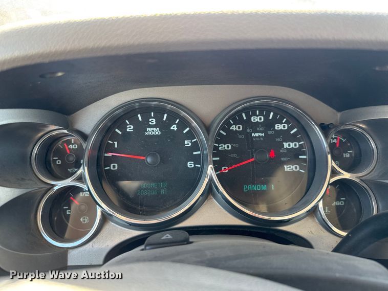 image for item EM8477 2014 Chevrolet Silverado 2500HD Crew Cab utility bed pickup truck