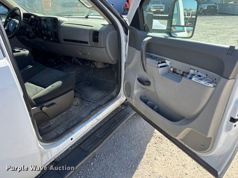 image for item EM8477 2014 Chevrolet Silverado 2500HD Crew Cab utility bed pickup truck