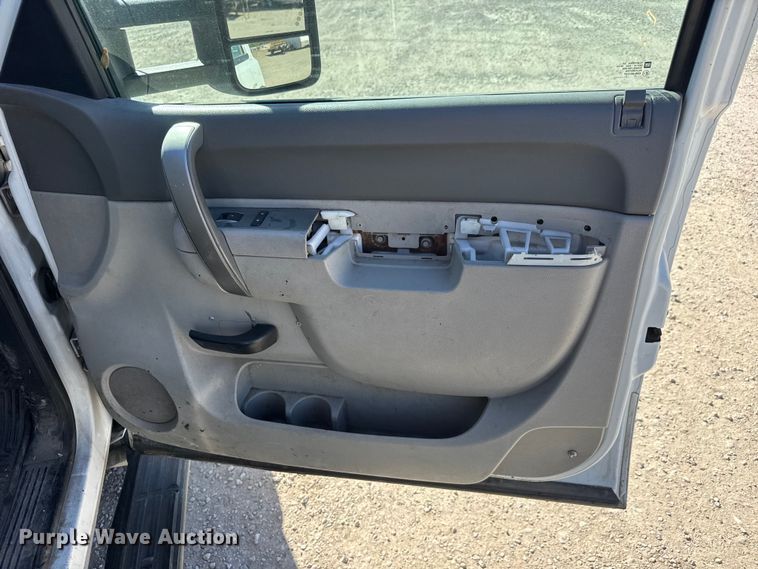 image for item EM8477 2014 Chevrolet Silverado 2500HD Crew Cab utility bed pickup truck