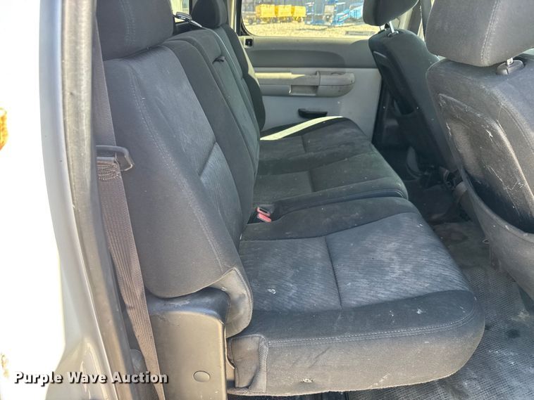 image for item EM8477 2014 Chevrolet Silverado 2500HD Crew Cab utility bed pickup truck