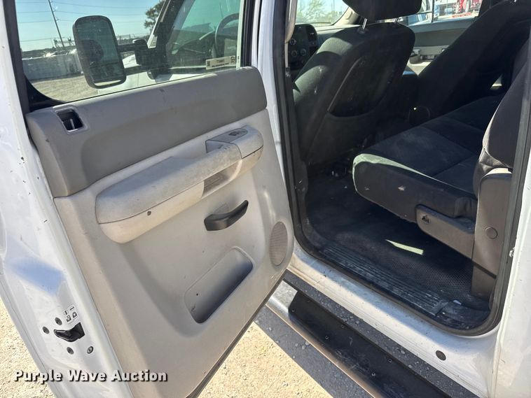 image for item EM8477 2014 Chevrolet Silverado 2500HD Crew Cab utility bed pickup truck