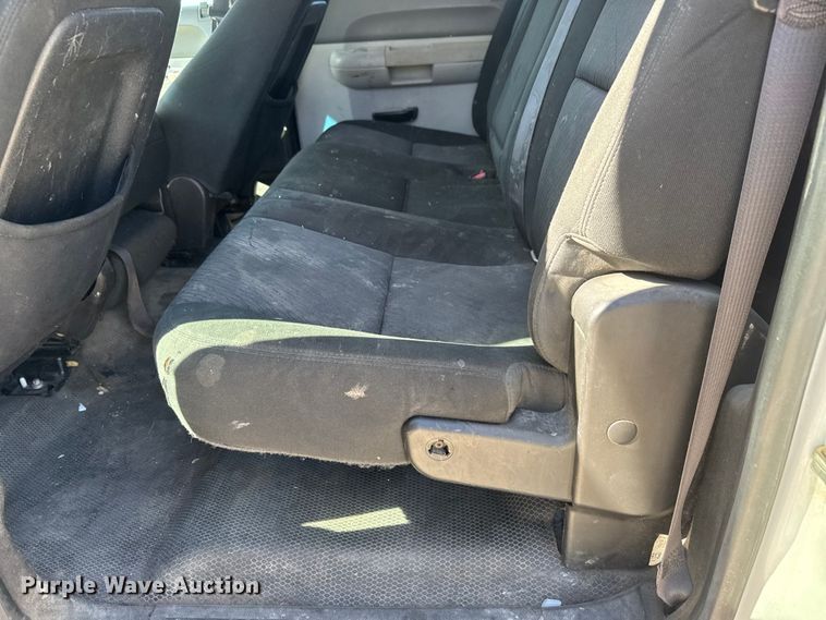 image for item EM8477 2014 Chevrolet Silverado 2500HD Crew Cab utility bed pickup truck