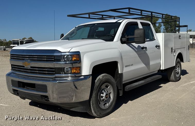 image for item EM8478 2015 Chevrolet Silverado 2500HD Double Cab utility bed pickup truck
