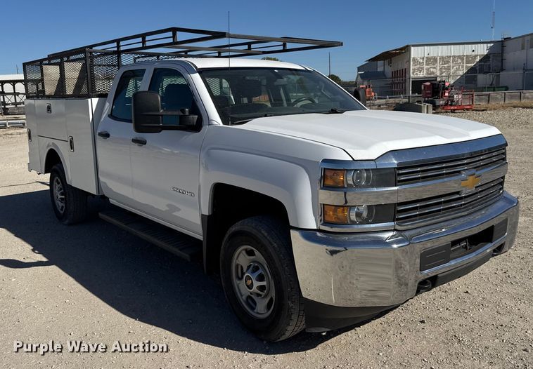 image for item EM8478 2015 Chevrolet Silverado 2500HD Double Cab utility bed pickup truck