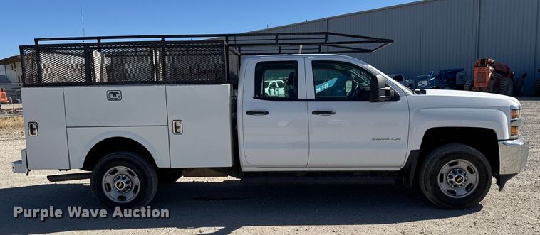 image for item EM8478 2015 Chevrolet Silverado 2500HD Double Cab utility bed pickup truck