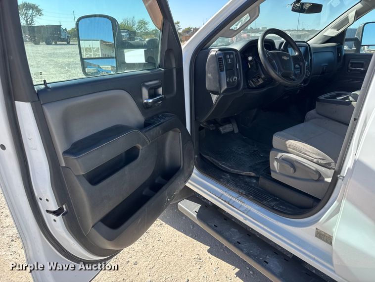 image for item EM8478 2015 Chevrolet Silverado 2500HD Double Cab utility bed pickup truck