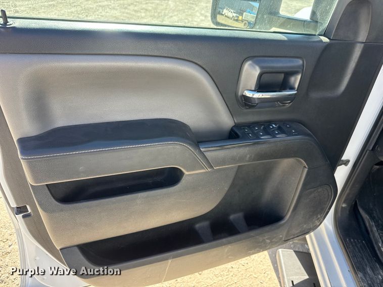 image for item EM8478 2015 Chevrolet Silverado 2500HD Double Cab utility bed pickup truck