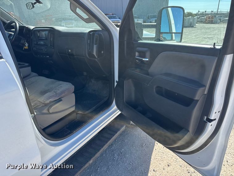 image for item EM8478 2015 Chevrolet Silverado 2500HD Double Cab utility bed pickup truck