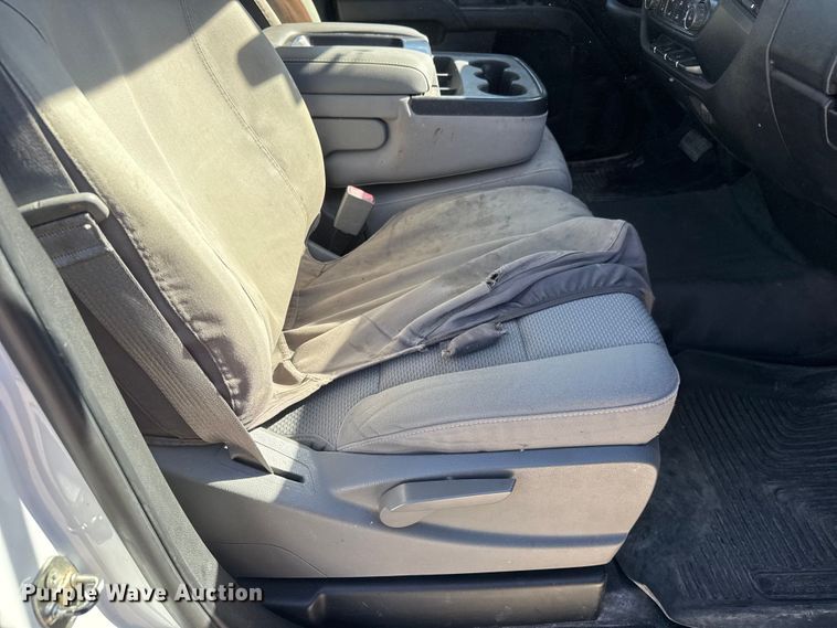 image for item EM8478 2015 Chevrolet Silverado 2500HD Double Cab utility bed pickup truck