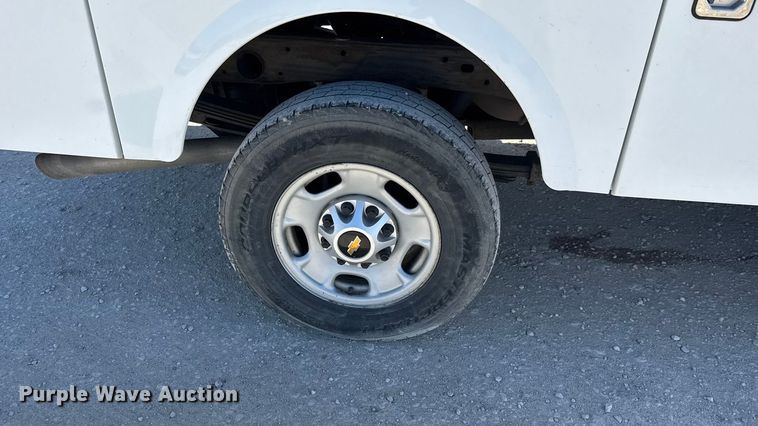 image for item EM8478 2015 Chevrolet Silverado 2500HD Double Cab utility bed pickup truck