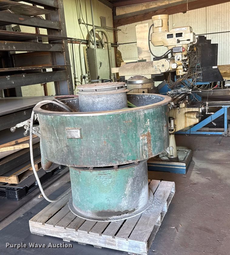 image for item EM8487 2006 CE X6323A milling machine