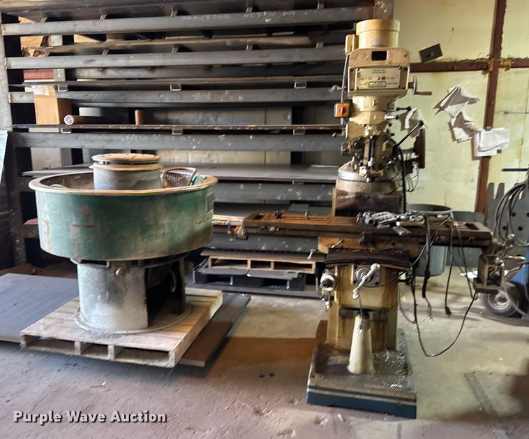 image for item EM8487 2006 CE X6323A milling machine