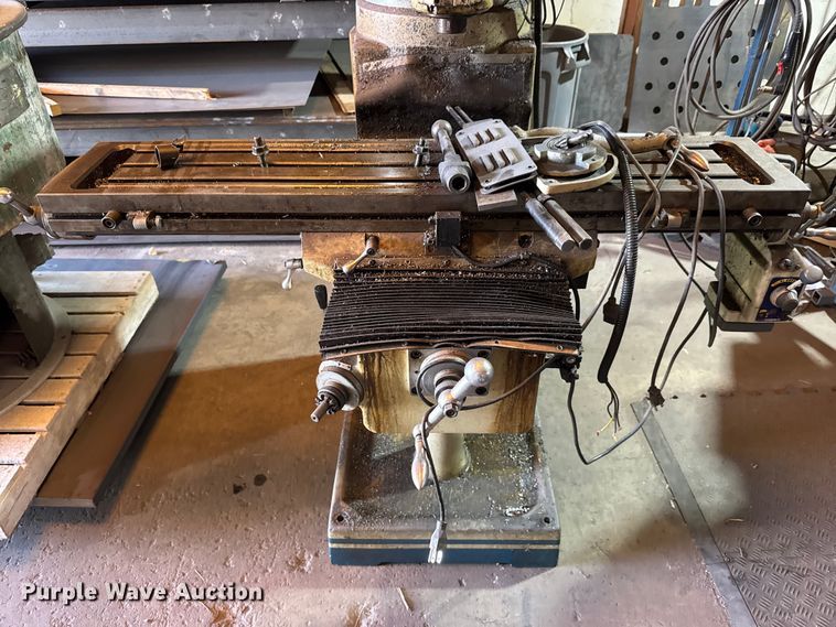 image for item EM8487 2006 CE X6323A milling machine