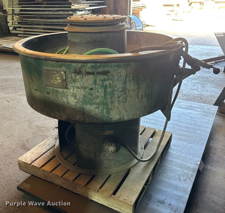 image for item EM8487 2006 CE X6323A milling machine