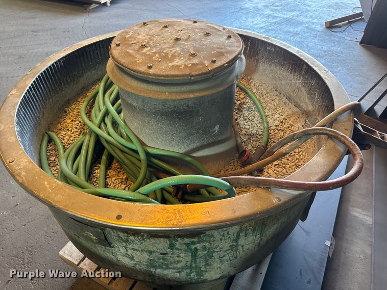 image for item EM8487 2006 CE X6323A milling machine