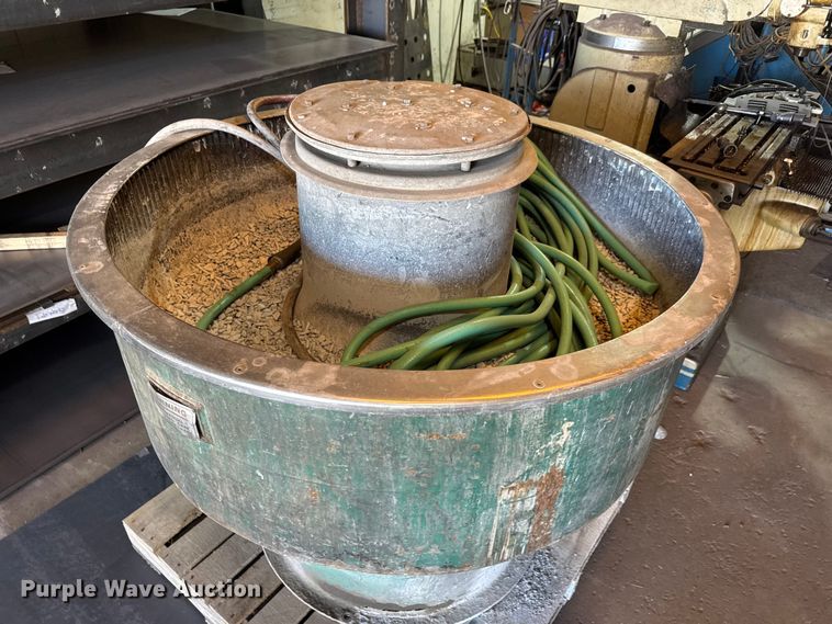 image for item EM8487 2006 CE X6323A milling machine