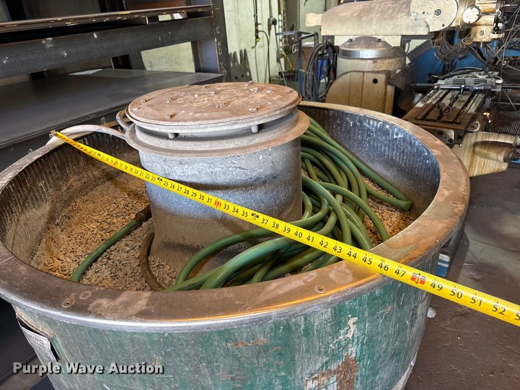 image for item EM8487 2006 CE X6323A milling machine