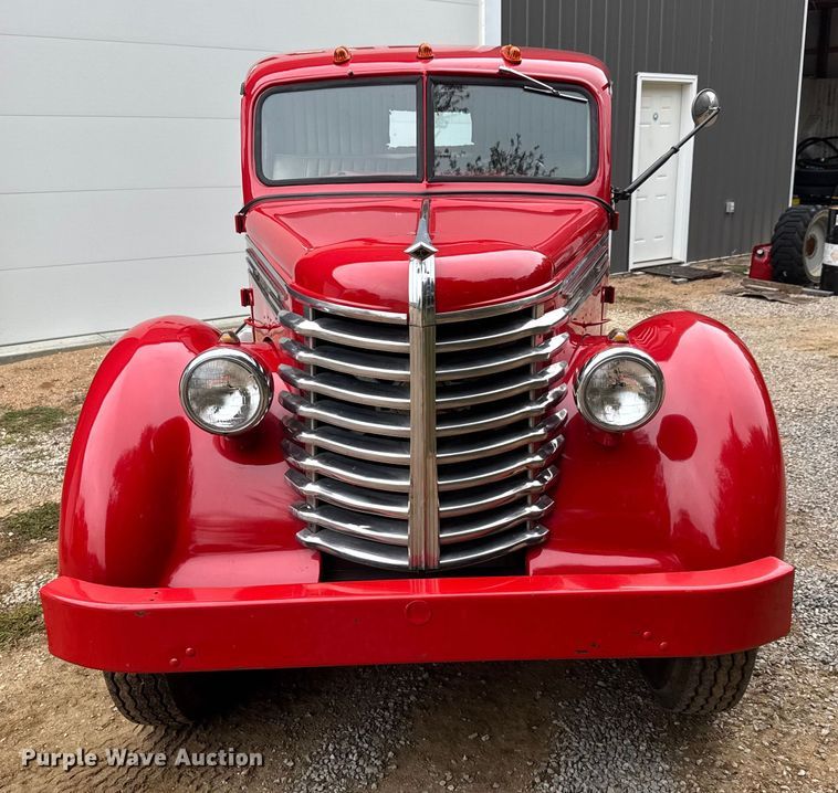 image for item EM8494 1938 Diamond T 306H truck cab and chassis