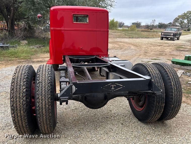 image for item EM8494 1938 Diamond T 306H truck cab and chassis